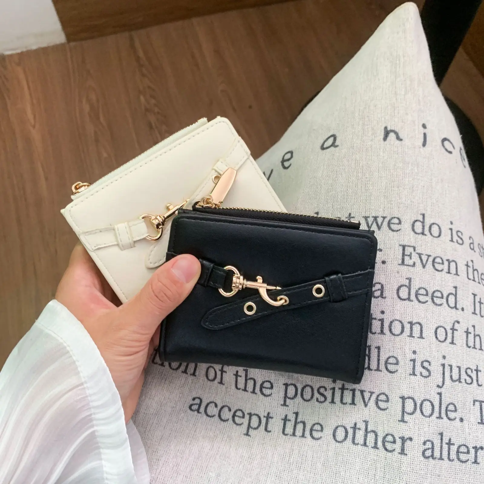 Crossbody wallet