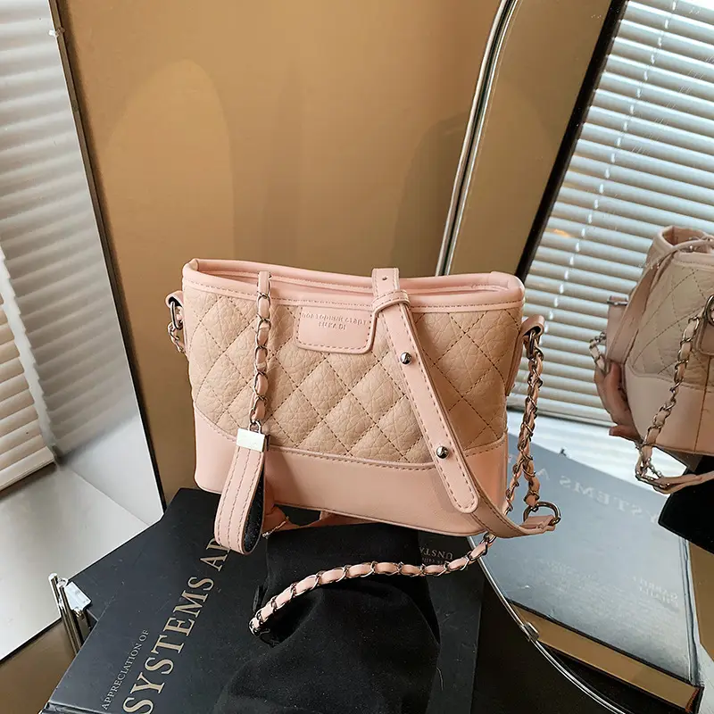 Lyra Quilted Chain Shoulder Bag