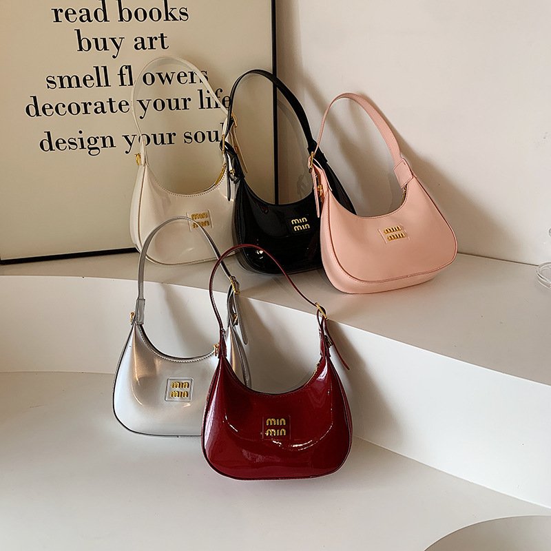 Straps & interior detail on MinMin glossy bag