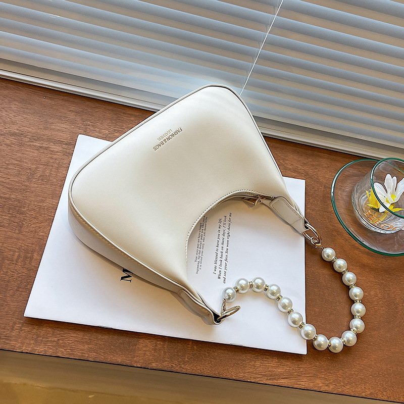 Pearl accent shoulder bag 