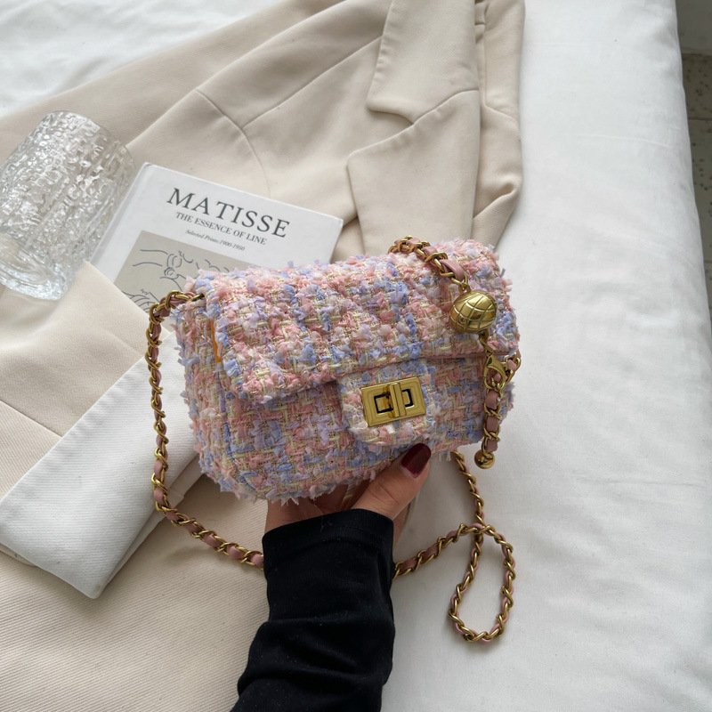 Elegant tweed chain bag