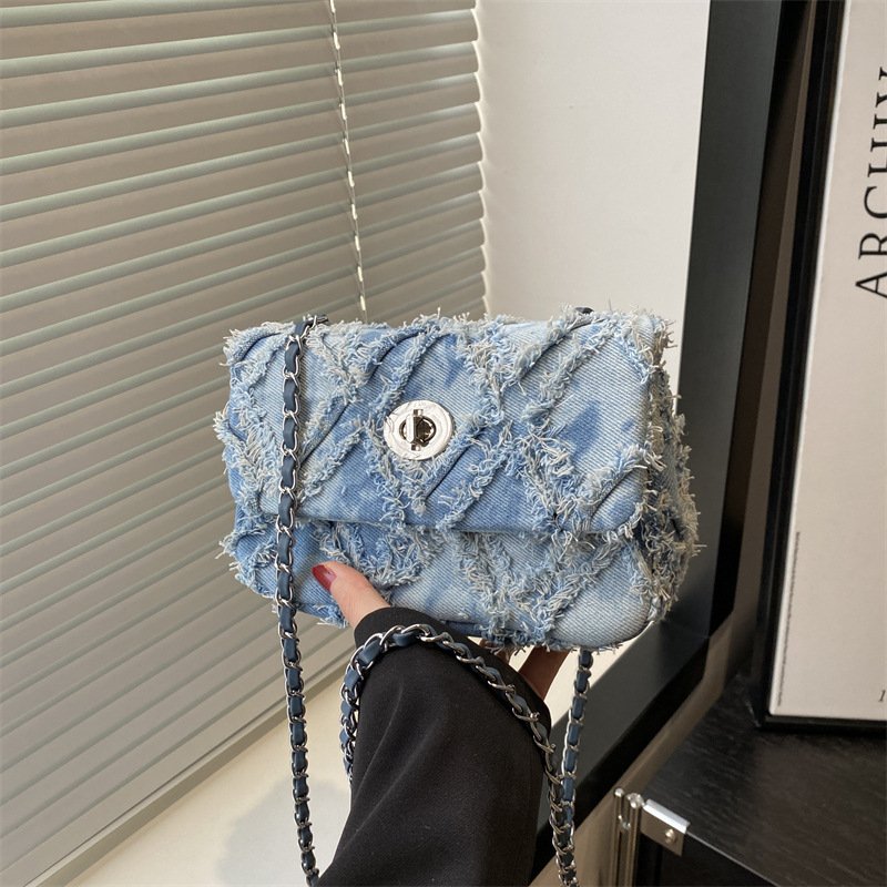 Lumière Weave Chain Bag