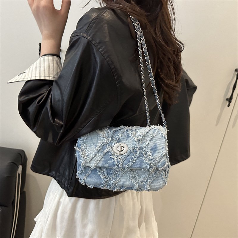 Lumière Weave Chain Bag